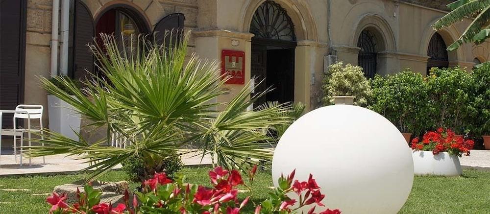 Palazzo Sciacca Bed & Breakfast Patti Ngoại thất bức ảnh