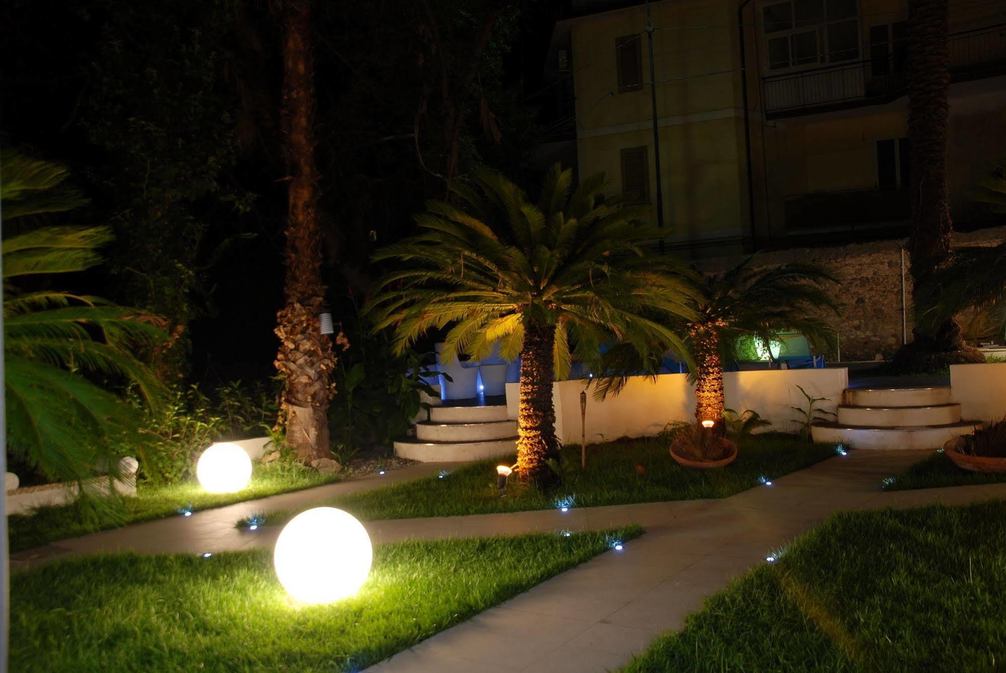 Palazzo Sciacca Bed & Breakfast Patti Ngoại thất bức ảnh